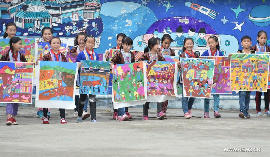 CHINA-GUANGXI-DONG ETHNIC GROUP-PAINTING-EDUCATION (CN)