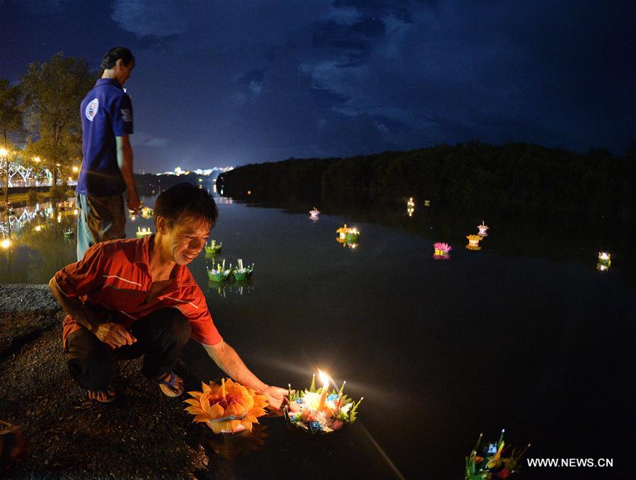 BThe Thailand's traditional Loi Krathong Festival or the Water Festival came on Monday with over 100 Thai people living in Brunei released water lanterns for peace and luck