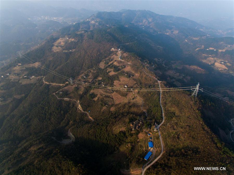The ±800KV UHV transmission line will run 2,383 meters from Jiuquan in northwest China's Gansu Province to Xiangtan in central China's Hunan Province.
