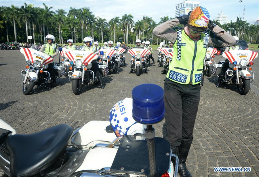 Indonesian female police officers prepare for Operasi Lilin 2016 (Candle Light Operation 2016) ahead of Christmas and New Year celebrations in Jakarta, Indonesia, Dec. 22, 2016. Indonesian police have planned to deploy security personnel to ensure public safety and order during Christmas and New Year celebrations in the country. (Xinhua/Agung Kuncahya B.)
