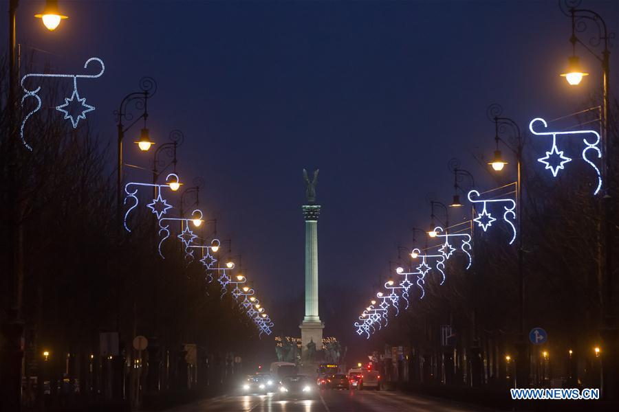 HUNGARY--BUDAPEST-CHRISTMAS-LIGHTS