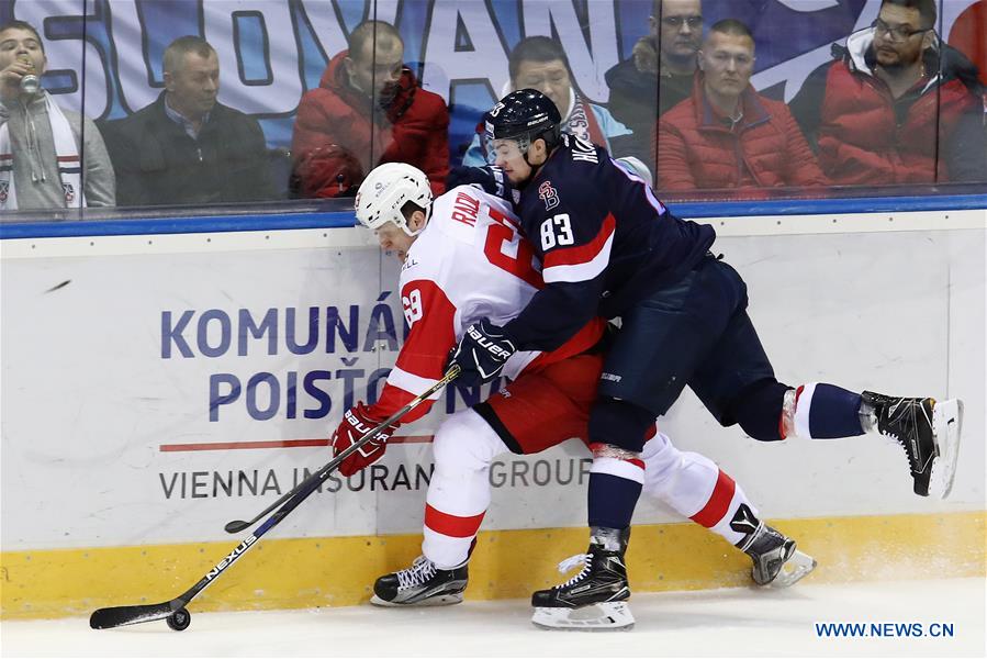 Lukas Radil (L) of Spartak Moscow fights for a puck with Michal Hlinka (R) of HC Slovan Bratislava during the Kontinental Hockey League (KHL) match between HC Slovan Bratislava and Spartak Moscow in Bratislava, Slovakia, on Dec. 26, 2016. HC Slovan Bratislava won the match 5-4. (Xinhua/Andrej Klizan) 