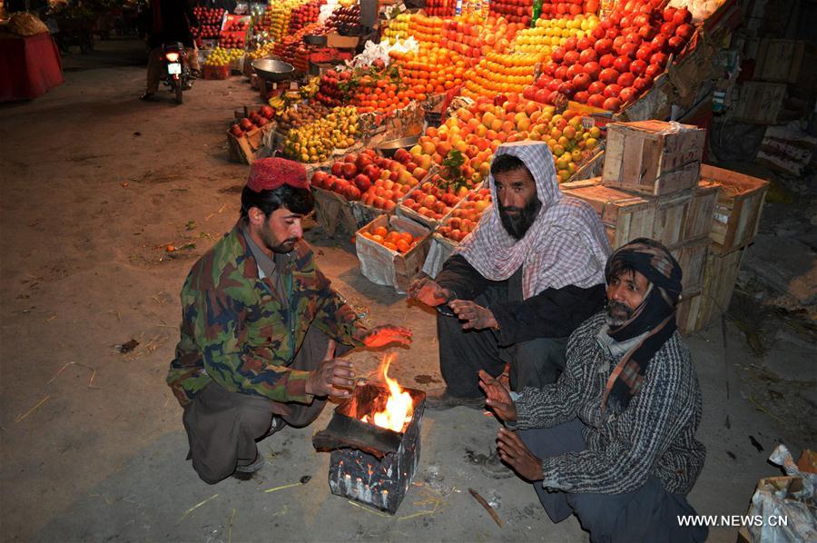 People warm themselves around fire as cold wave hit southwest Pakistan's Quetta on Dec. 28, 2016. (Xinhua/Irfan) 