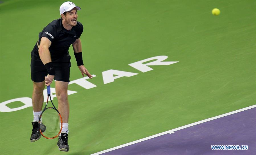 Andy Murray of Britain serves to Tomas Berdych of the Czech Republic during the men's singles semifinal of the ATP Qatar Open tennis tournament at the Khalifa International Tennis Complex in Doha, capital of Qatar, on Jan. 6, 2017. Andy Murray won 2-0.(Xinhua/Nikku)