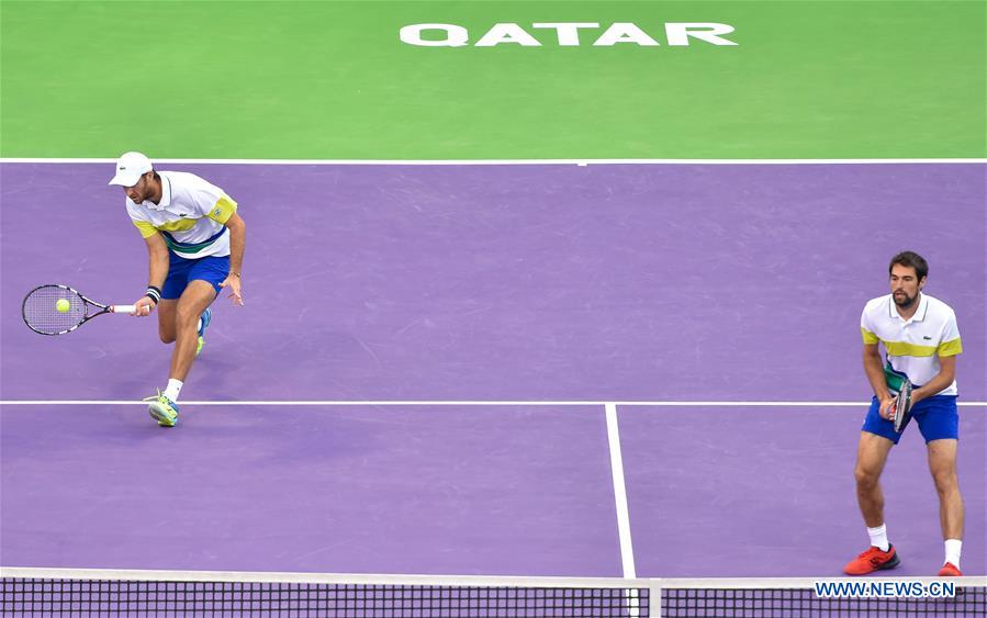 Jeremy Chardy (R) and Fabrice Martin of France compete with Vasek Pospisil of Canada and Radek Stepanek of the Czech Republic during the ATP Qatar Open Tennis tournament doubles final match at the Khalifa International Tennis Complex in Doha, capital of Qatar on Jan. 6, 2017. Jeremy Chardy and Fabrice Martin claimed the title with 2-0. (Xinhua/Nikku) 