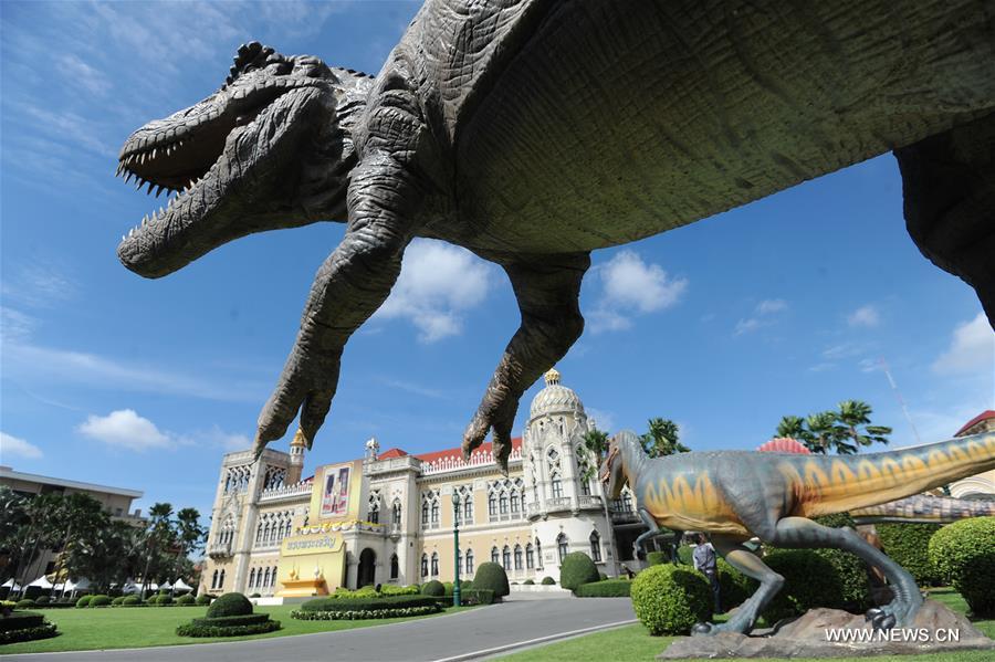 Life-size dinosaur models have been temporarily installed on the grounds of the Thai Government House ahead of the Thai Children's Day, when kids and parents are allowed to visit the building complex.