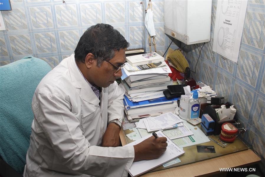  A High Court Division bench in Bangladesh has directed the government to ask doctors in the country to write prescriptions clearly, a Health Ministry official said Tuesday. 