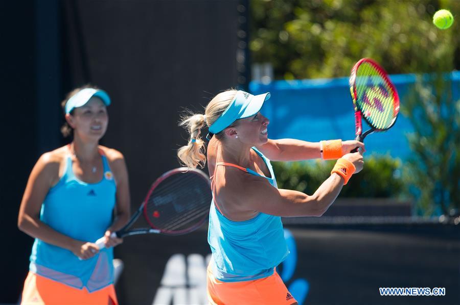 Peng Shuai of China and Andrea Hlavackova (R) of the Czech Republic compete during the women's doubles third round match against Andreja Klepac of Slovenia and Maria Jose Martinez Sanchez of Spain at the Australian Open Tennis Championships in Melbourne, Australia, Jan. 22, 2017. Peng and Hlavackova won 2-0. (Xinhua/Bai Xue) 