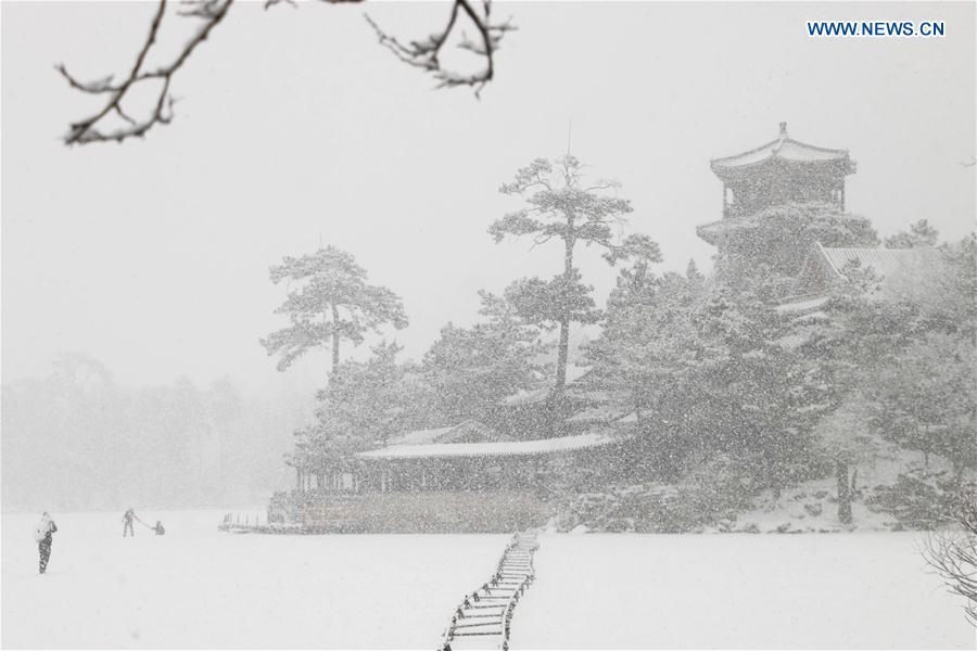 Tourists view snow scenery at Chengde Mountain Resort in Chengde, north China's Hebei Province, Feb. 16, 2017. 