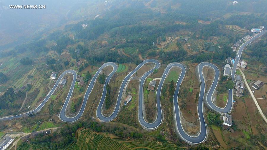 #CHINA-HUBEI-ENSHI-WINDING MOUNTAIN ROAD (CN)