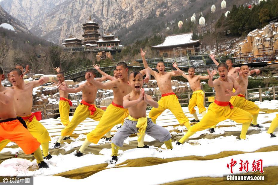 Monks of Shaolin Temple practice Kung Fu in snow-covering yards in C China's Henan Province on Feb. 22, 2017. 