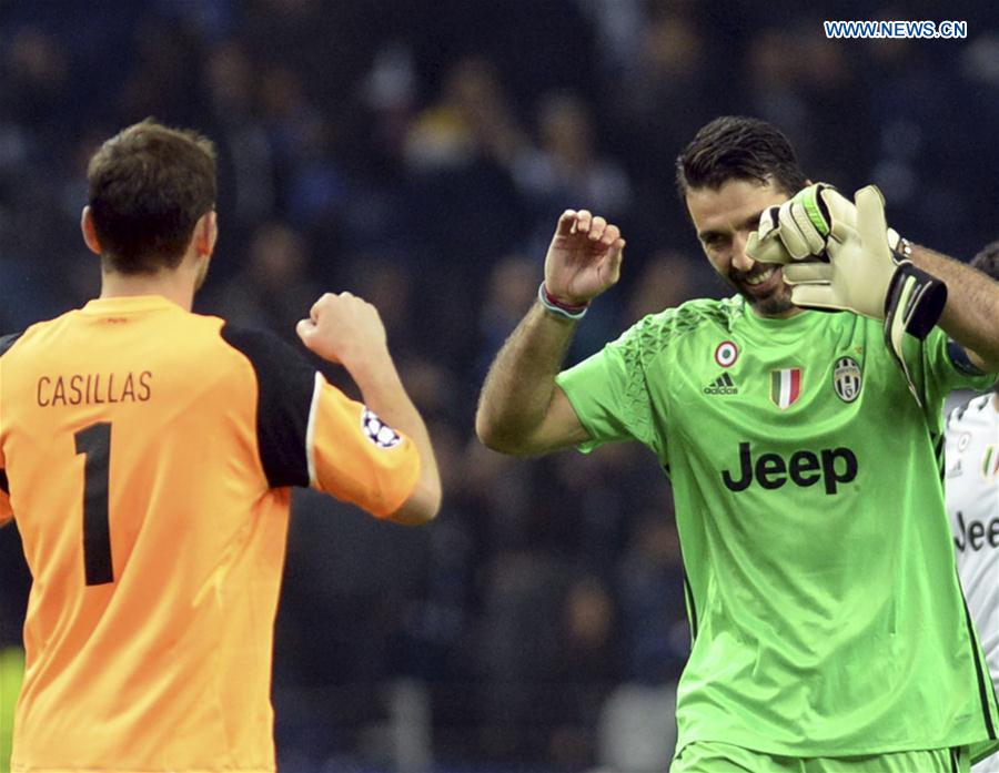 Porto's goalkeeper Iker Casillas (L) greets Juventus's goalkeeper Gianluigi Buffon after the first leg match Round of 16 of the UEFA Champions League between FC Porto and Juventus FC at Dragon stadium in Porto, Portugal, Feb. 22, 2017. 