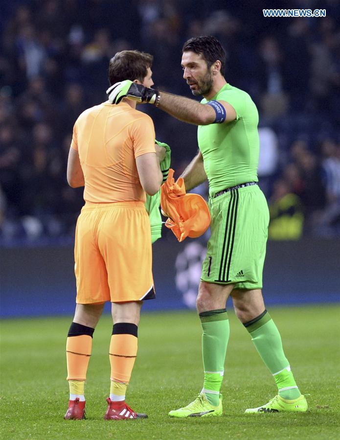 Porto's goalkeeper Iker Casillas (L) and Juventus's goalkeeper Gianluigi Buffon greet each other after the first leg match Round of 16 of the UEFA Champions League between FC Porto and Juventus FC at Dragon stadium in Porto, Portugal, Feb. 22, 2017. 