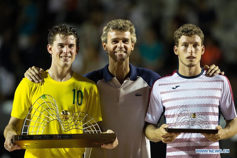 Former world No. 1 Gustavo Kuerten (C) of Brazil, Dominic Thiem (L) of Austria and Pablo Carreno Busta of Spain pose for photograph during the awarding ceremony of the singles final at the 2017 ATP Rio Open tennis tournament held at the Brazilian Jockey Club in Rio de Janeiro, Brazil, on Feb. 26, 2017. Dominic Thiem won 2-0 to claim the champion. (Xinhua/Li Ming) 