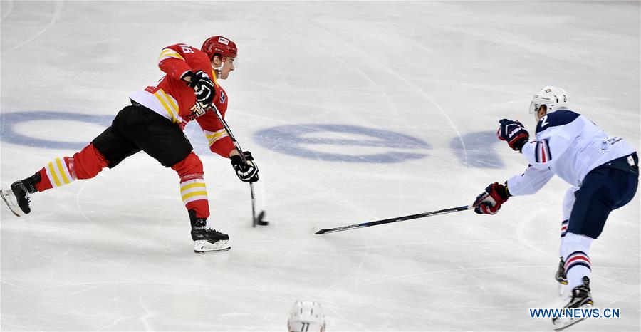Tobias Viklund (L) of Kunlun Red Star vies with Grigory Dronov of Metallurg Magnitogorsk during a playoff game between Kunlun Red Star of China and Metallurg Magnitogorsk of Russia at the Kontinental Hockey League (KHL) in Beijing, capital of China, Feb. 28, 2017. Kunlun Red Star won 3-1. 