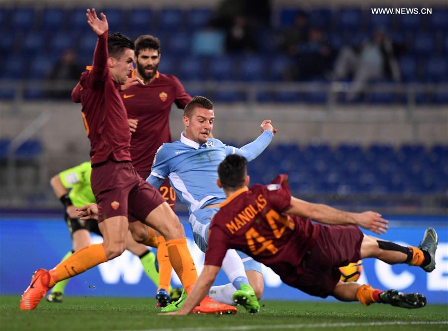 Lazio's Sergej Milinkovic (C) kicks to score during the Italian Cup first leg semifinal football match against Rome in Rome, Italy, March 1, 2017. 