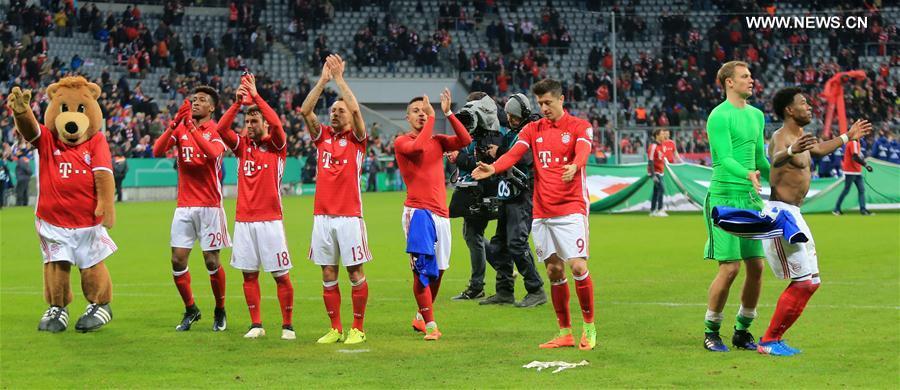 Players of Bayern Munich express their gratitude to the audience after a quarterfinal football match of German Cup against FC Schalke 04 in Munich, Germany, March 1, 2017.