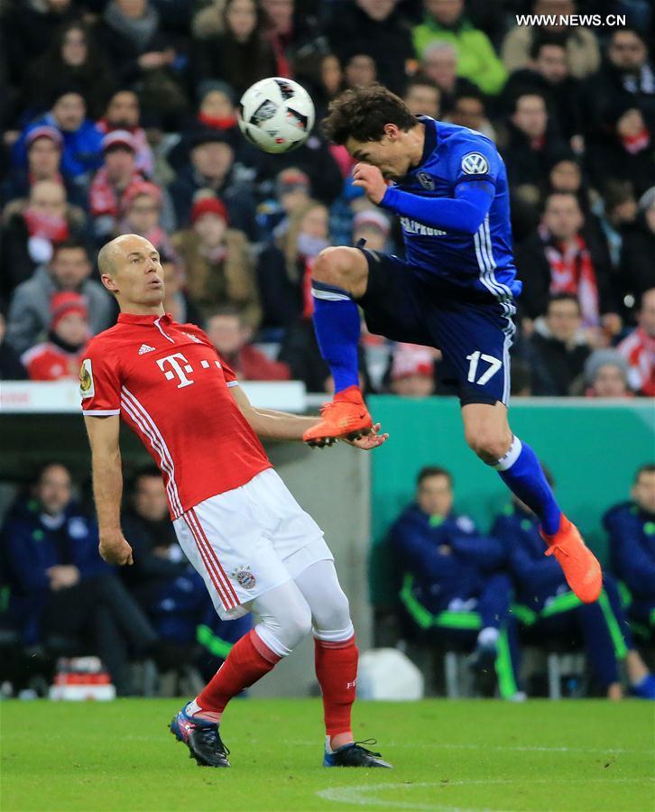 Benjamin Stambouli (R) of Schalke 04 vies with Arjen Robben of Bayern Munich during a quarterfinal football match of German Cup in Munich, Germany, March 1, 2017. 