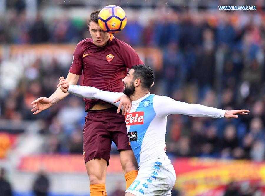 Roma's Edin Dzeko (L) competes with Napoli's Raul Albiol during the Italian Serie A football match in Rome, Italy, March 4, 2017.
