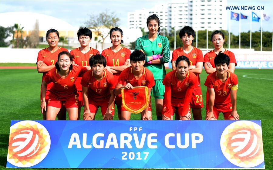 Players of team China pose for a group photo ahead of the last round of Group C match between China and Australia at the Algarve Cup 2017 women's soccer tournament in Albufeira, Portugal on March 6, 2017. 