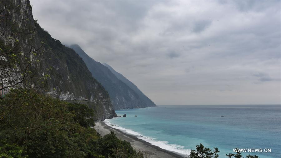 The Taroko Park is a renowned geopark in Taiwan, featuring scenery of marble gorge