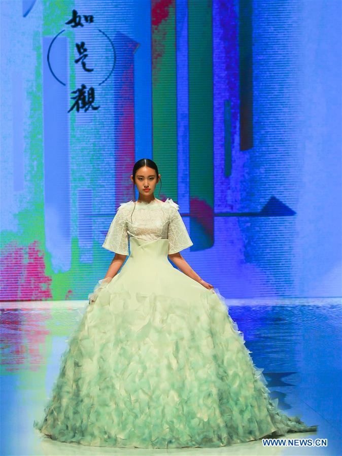 A model presents a fashion design during a graduation design show at the Beijing Institute of Fashion Technology (BIFT) in Beijing, capital of China, March 16, 2017. (Xinhua/Li Jianbo) 