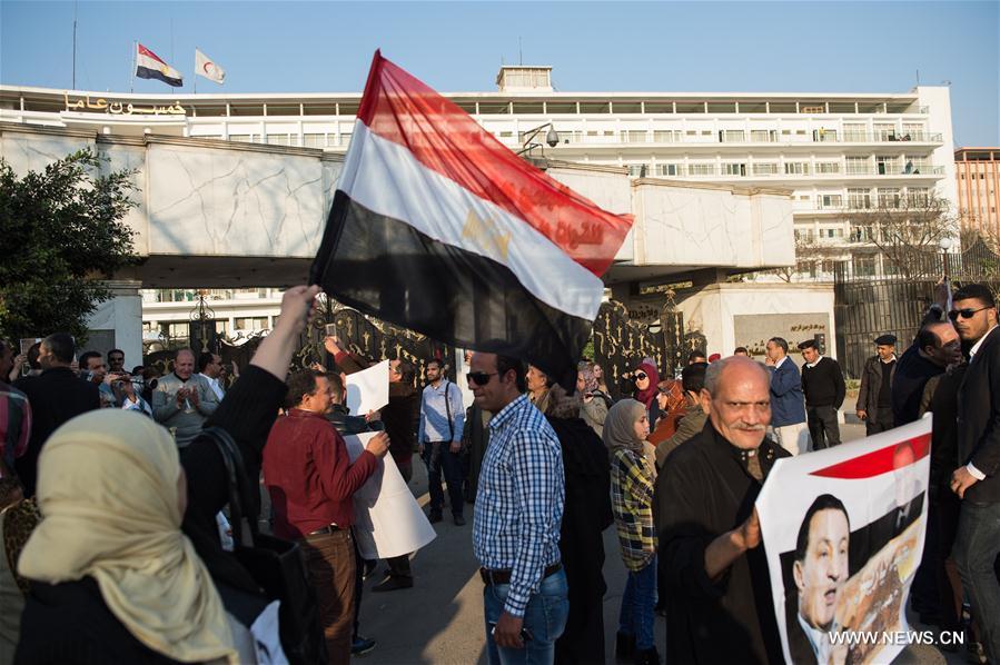 Dozens of supporters of Egypt's former President Hosni Mubarak held a gathering outside the hospital where he has been held. 