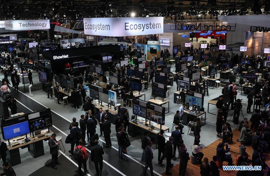 Photo taken on March 20, 2017 shows a view of the CeBIT 2017 in Hanover, Germany. The world's leading trade fair showcasing IT and communications products and solutions CeBIT 2017 kicked off on Monday and will last until March 24. The show with the theme 'd!conomy - no limits' this year attracted around 3,000 exhibitors from 70 countries and regions and is expected to attract some 200,000 visitors. (Xinhua/Shan Yuqi) 
