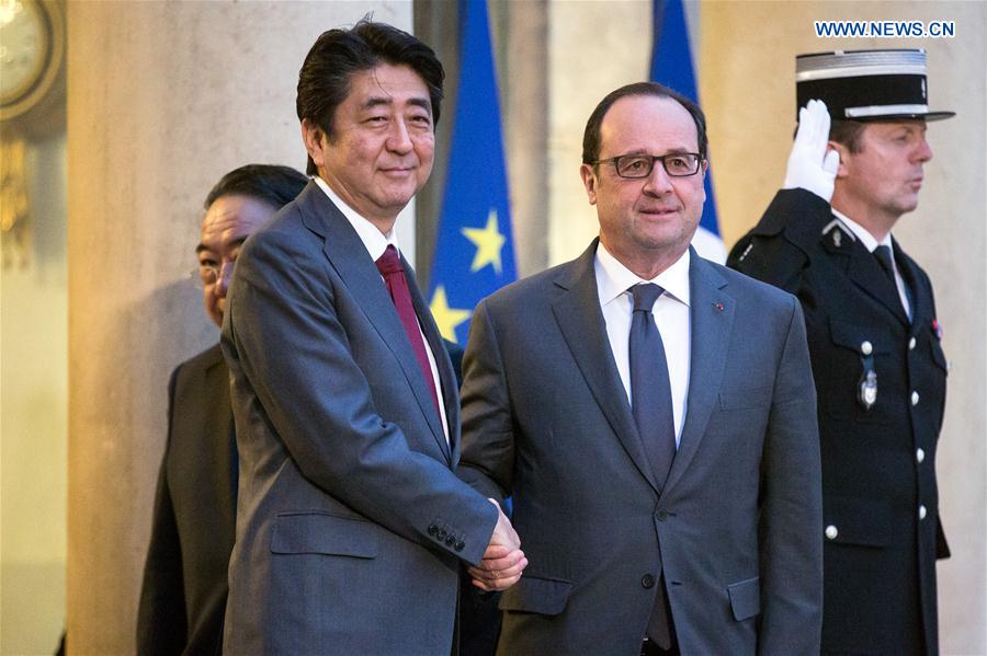 French President Francois Hollande (R, front) shakes hands with visiting Japanese Prime Minister Shinzo Abe at the Elysee Palace in Paris, France, on March 20, 2017.