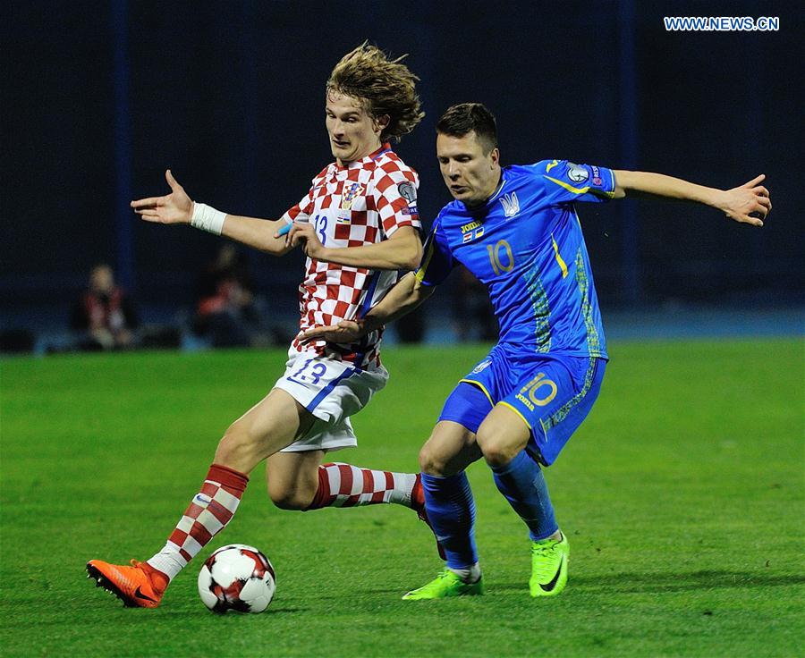 Tin Jedvaj (L) of Croatia vies with Yevhen Konoplyanka of Ukraine during the FIFA World Cup 2018 qualifier match at the Maksimir stadium in Zagreb, capital of Croatia, March 24, 2017. 
