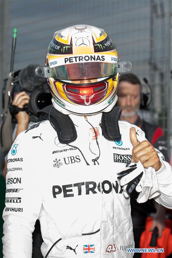 Mercedes AMG Petronas Formula One driver Lewis Hamilton of Britain celebrates after winning the qualifying session of the Australian Formula One Grand Prix at Albert Park circuit in Melbourne, Australia on March 25, 2017. Lewis Hamilton will start from the pole position. The Australian Formula One Grand Prix will take place in Melbourne on March 26. (Xinhua/Bai Xue) 