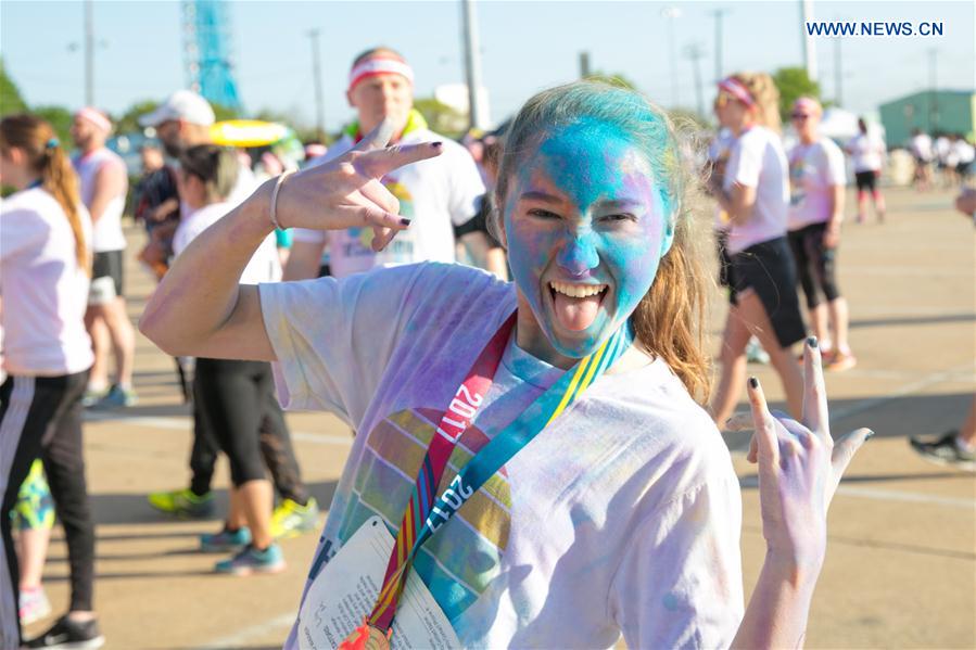 A woman takes part in the 'Color Run' in Dallas, Texas, the United States, March 25, 2017.