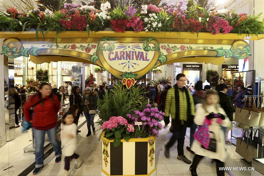 The 15-day show, with floral arrangements and organic installations inspired from the iconic American carnival,makes people feel like losing themselves in the quirks and delights of early 20th century fairs. 