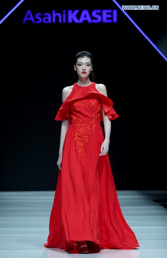 A model presents a creation by Tom Dong at the collection show 'Asahi Kasei Chinese Fashion Designer Creativity Award' during China Fashion Week in Beijing, capital of China, March 26, 2017. 