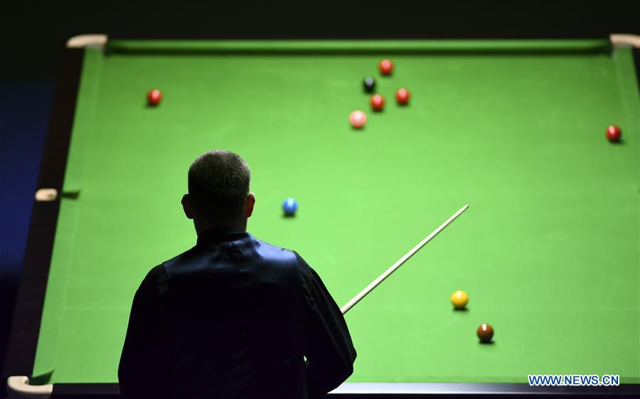 Mark Williams of Wales competes during the first round match of 2017 World Snooker China Open Tournament against Zhang Anda of China in Beijing, capital of China, March 27, 2017. Mark Williams won 5-1. (Xinhua/Tao Xiyi) 