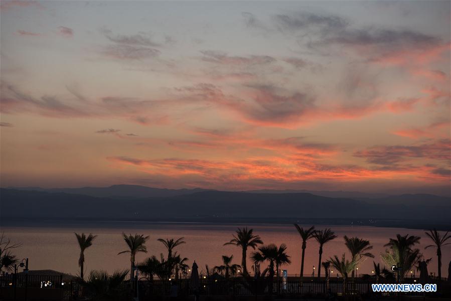 Photo taken on March 28, 2017 shows the sunset scenery of Dead Sea near Sweimeh Village, Jordan. (Xinhua/Meng Tao) 