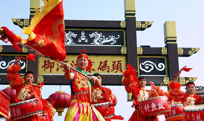 Qingming holiday parade held in central China's Henan