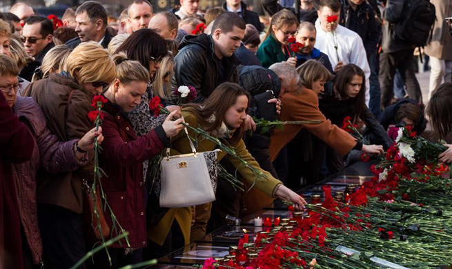 People commemorate victims of explosion in St. Petersburg