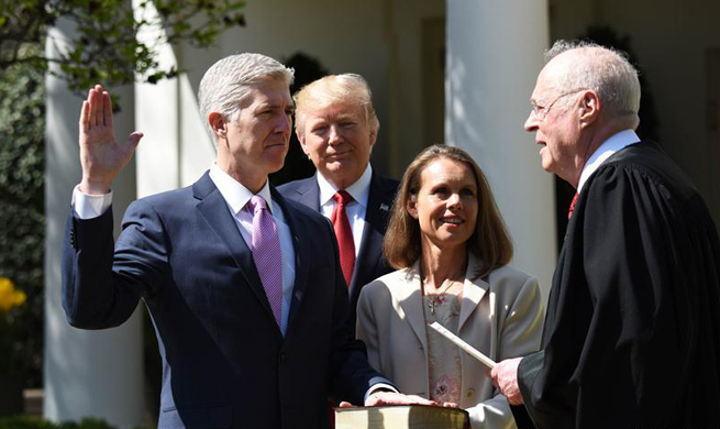 Neil Gorsuch sworn into U.S. Supreme Court