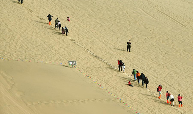 NW China's Dunhuang receives some 1.13 mln tourists in Q1