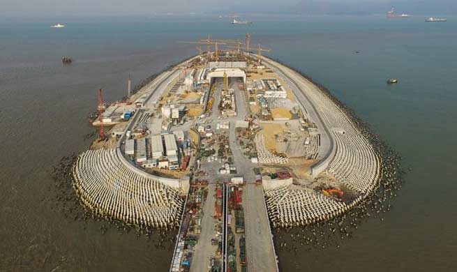 Undersea tunnel of HK-Zhuhai-Macao Bridge to be joined together