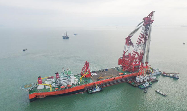 Key component of world's longest cross-sea bridge installed