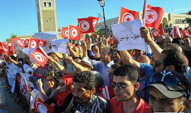 Tunisian people support PM to combat corruption in Tunis