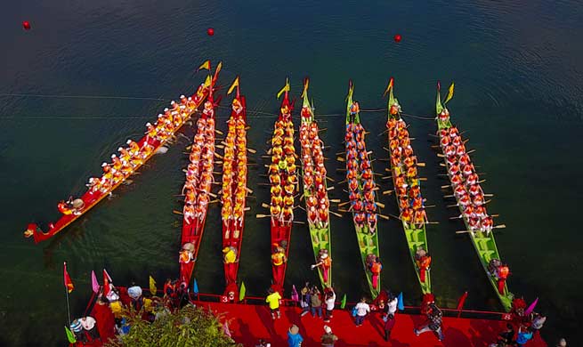 Dragon boat competition held in east China's Anhui