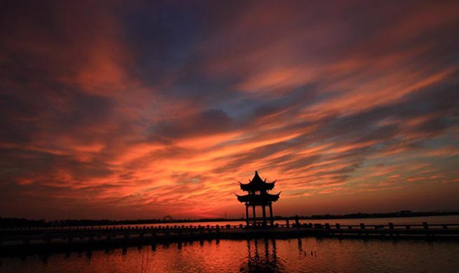 In pics: Clouds at sunrise over Didang Lake in E China