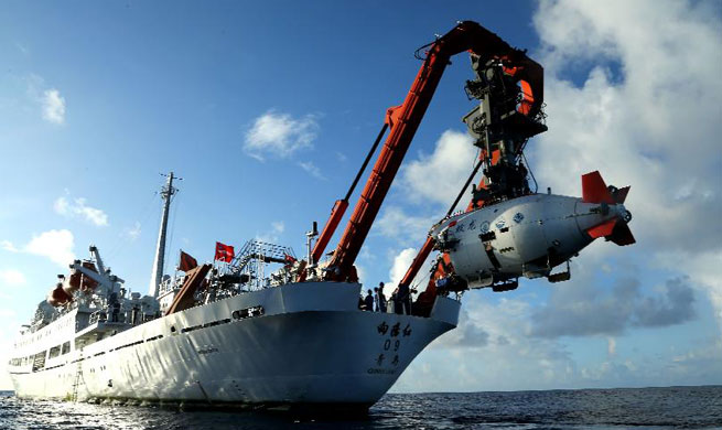 China's submersible Jiaolong conducts 5th dive in Mariana Trench