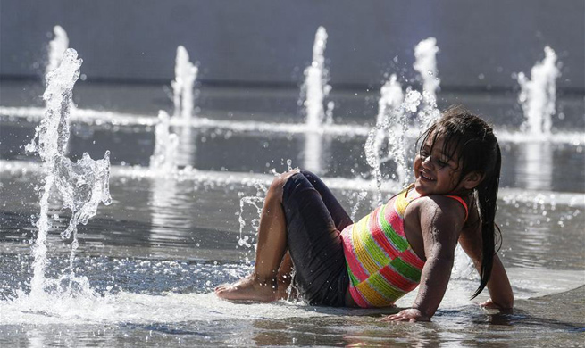 Heat wave hits Los Angeles, U.S.