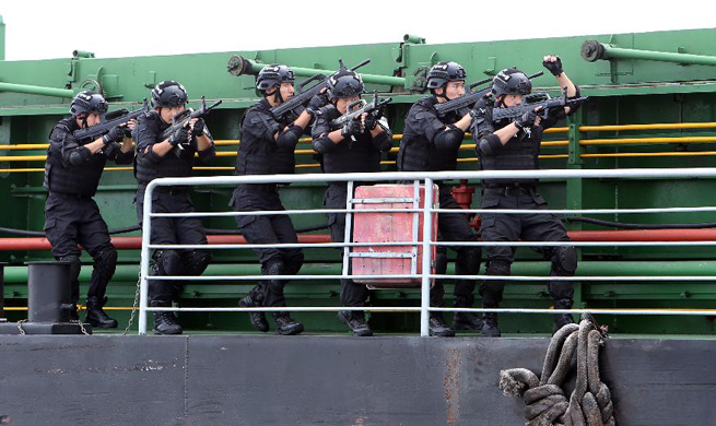 SWAT team members take part in drill in E China's Shanghai