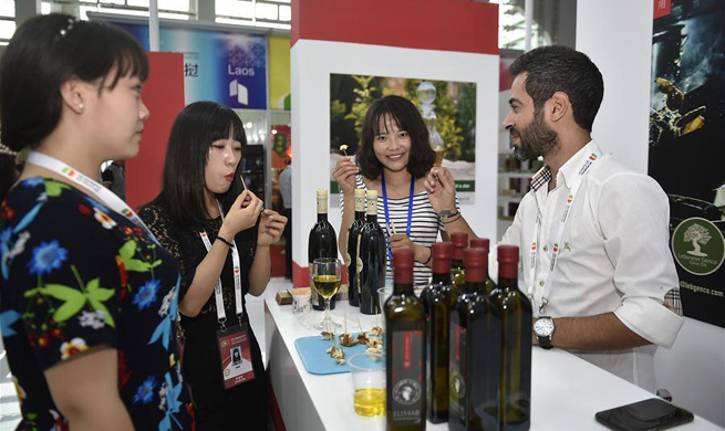 Exhibitors take part in China-Arab States Expo in Yinchuan