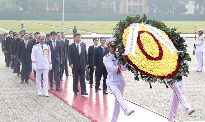 Chinese president attends wreath laying ceremony in Vietnam